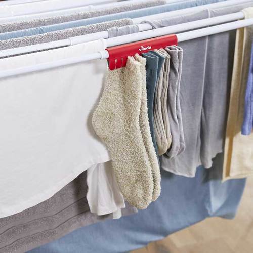 Sprytne patenty na suszenie prania w małym mieszkaniu